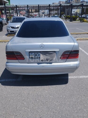 Mercedes E 270 1999, 395,000 km - 2.7 l - Bakı