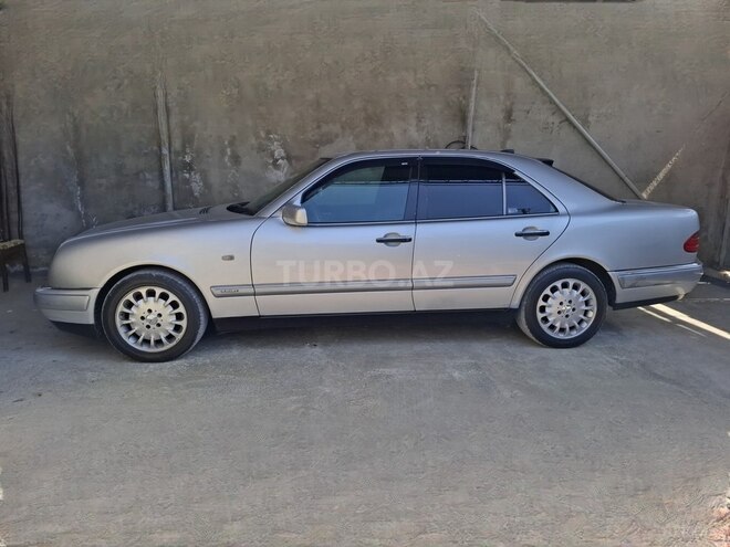 Mercedes E 230 1996, 499,500 km - 2.3 l - Bakı