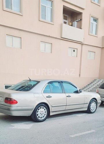 Mercedes E 240 1999, 375,000 km - 2.4 l - Bakı