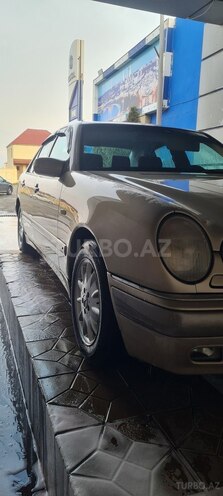 Mercedes E 240 1999, 375,000 km - 2.4 l - Bakı