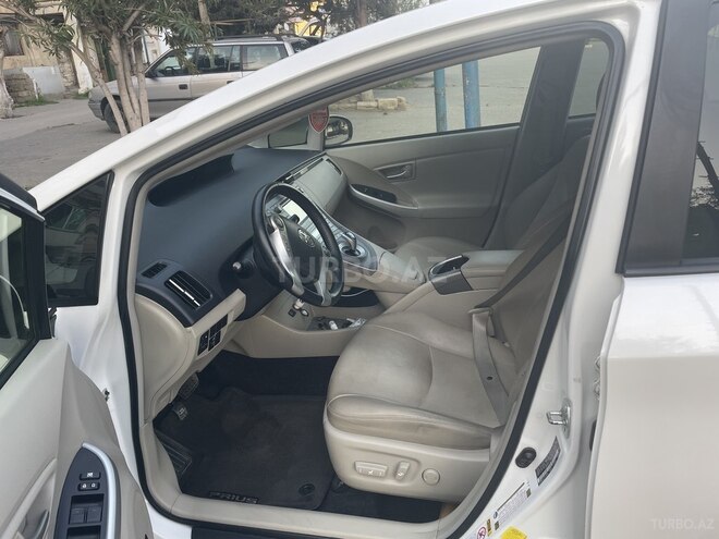Toyota Prius-8