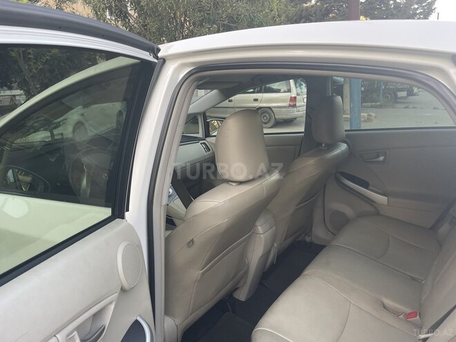 Toyota Prius-9