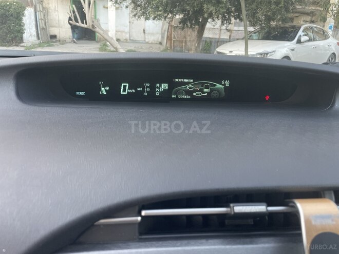 Toyota Prius-7