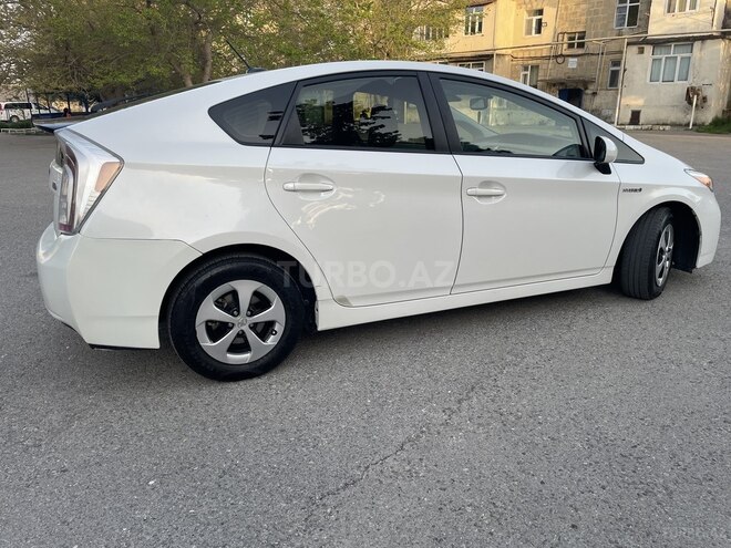 Toyota Prius-2