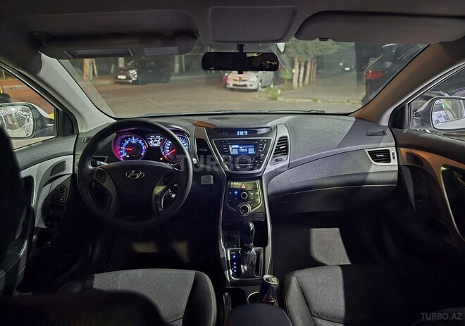 Hyundai Avante 2015, 215,500 km - 1.6 л - Bakı