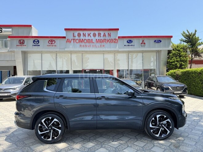 Mitsubishi Outlander-6