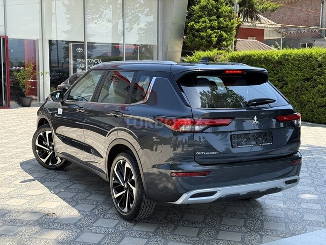 Mitsubishi Outlander-8