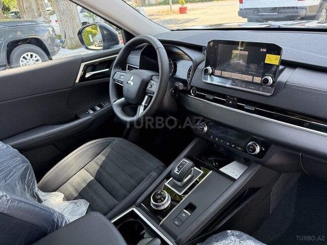 Mitsubishi Outlander-15