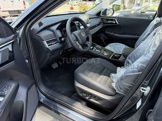 Mitsubishi Outlander-10