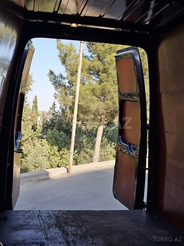 Ford Transit-20