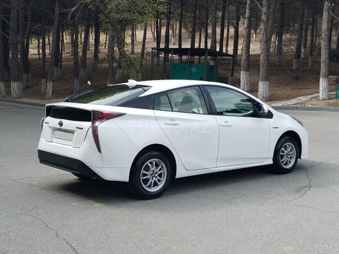 Toyota Prius-10