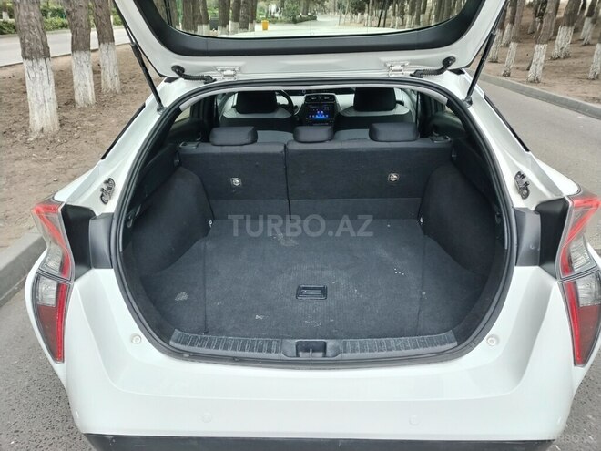 Toyota Prius-14
