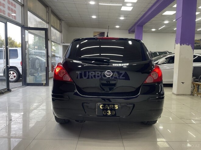 Nissan Tiida-12