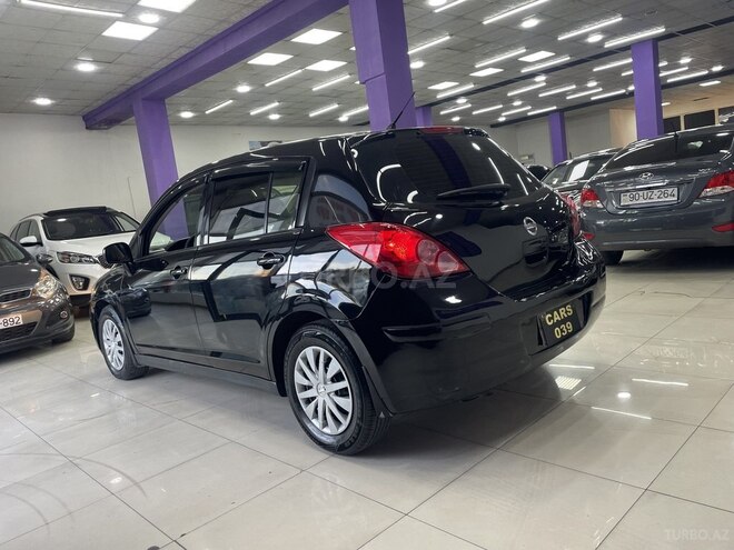 Nissan Tiida-13