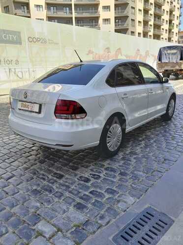 Volkswagen Polo-8