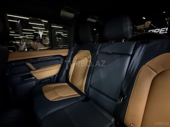 Land Rover Defender-10
