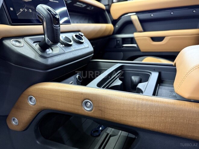 Land Rover Defender-4