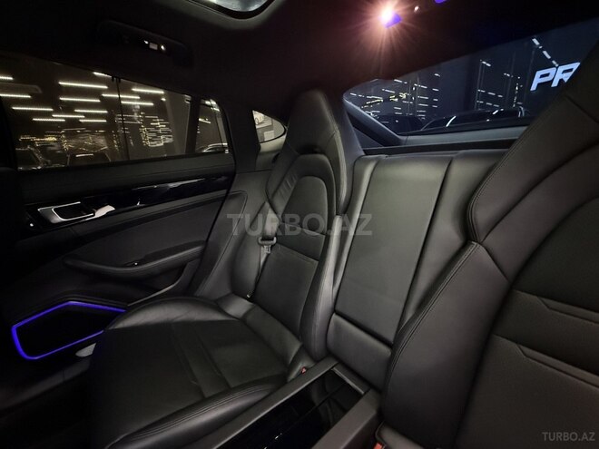 Porsche Panamera 4-11