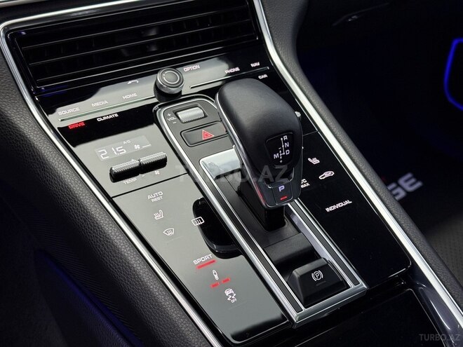 Porsche Panamera 4-3