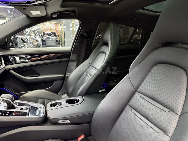 Porsche Panamera 4-7