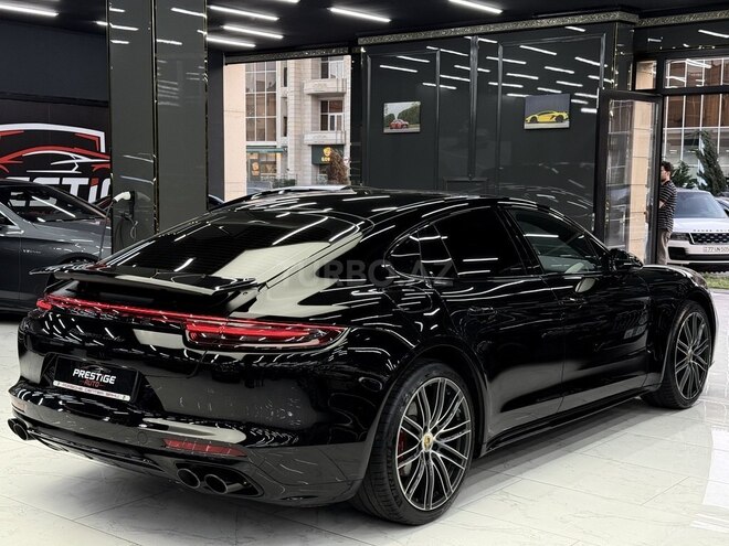 Porsche Panamera 4-14