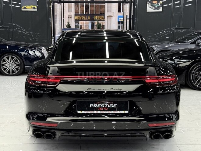 Porsche Panamera 4-13