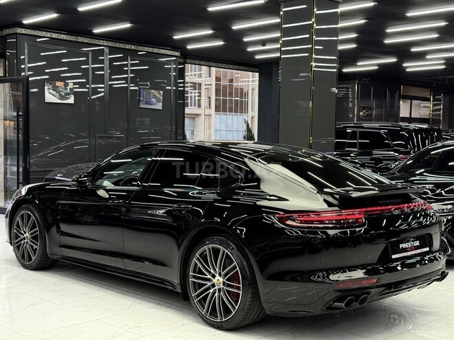 Porsche Panamera 4-12