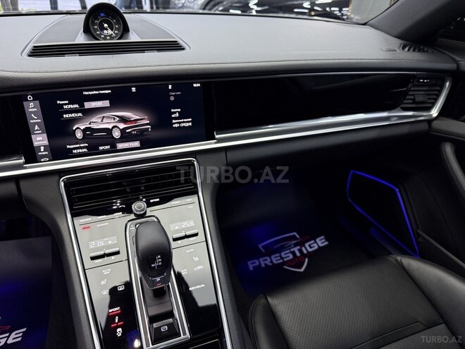 Porsche Panamera 4-6