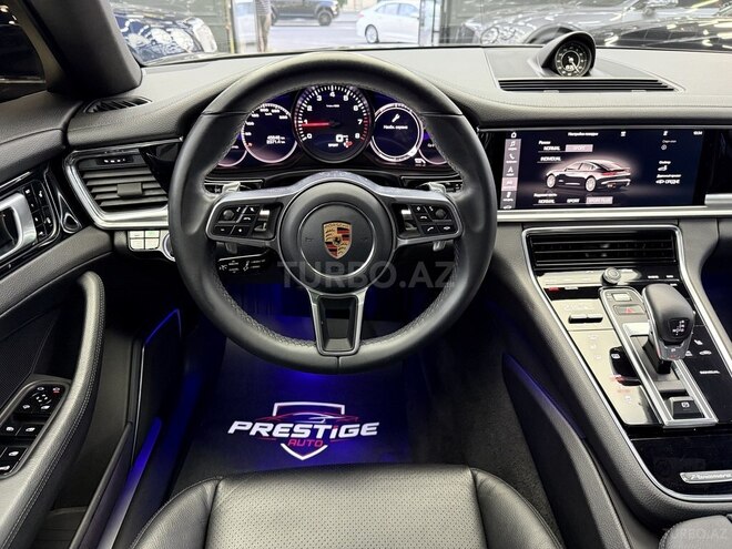 Porsche Panamera 4-9