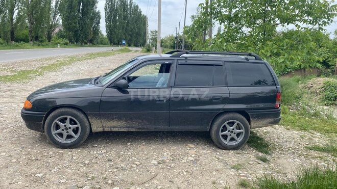 Opel Astra 1996, 290,000 km - 1.6 l - Qusar