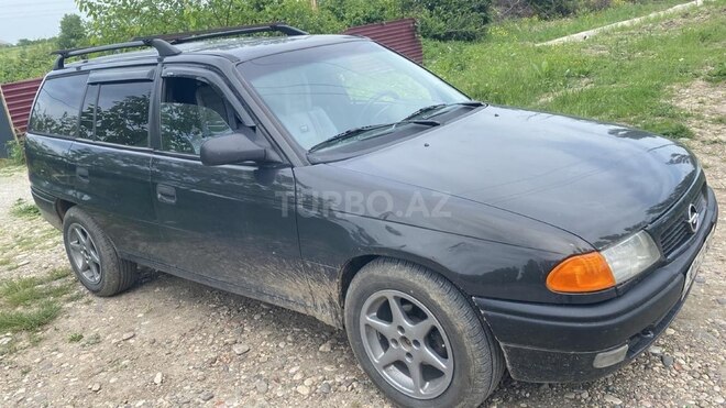 Opel Astra 1996, 290,000 km - 1.6 l - Qusar
