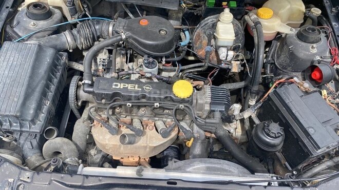 Opel Astra 1996, 290,000 km - 1.6 l - Qusar