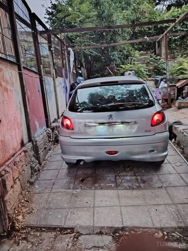 Peugeot 206 2003, 220,000 km - 1.4 l - Bakı