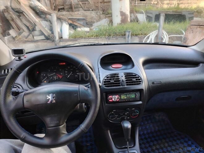 Peugeot 206 2003, 220,000 km - 1.4 l - Bakı