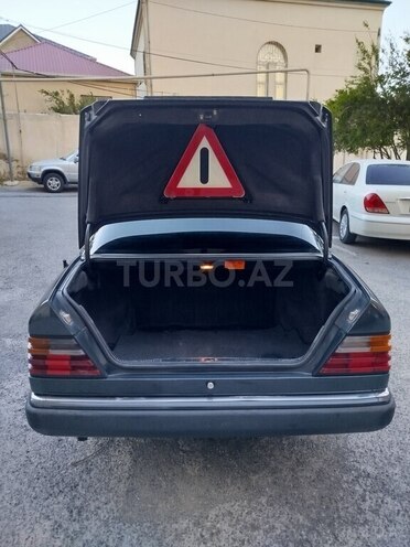Mercedes E 250 1992, 359,186 km - 2.5 l - Bakı