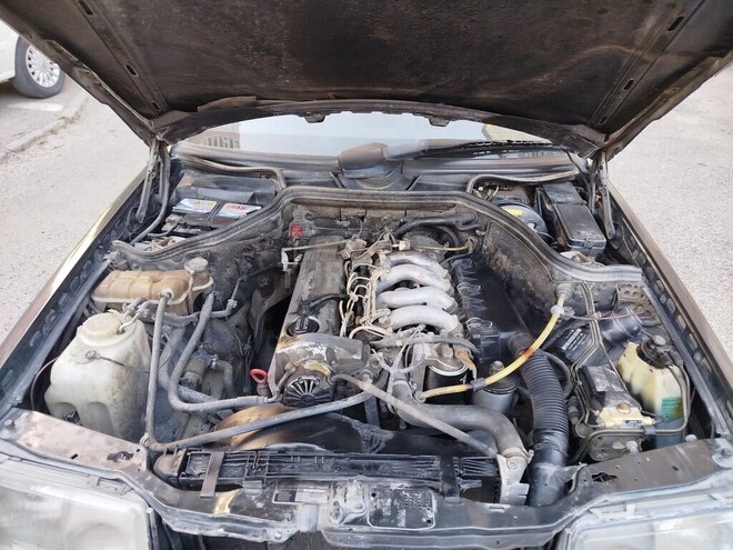 Mercedes E 250 1992, 359,186 km - 2.5 l - Bakı