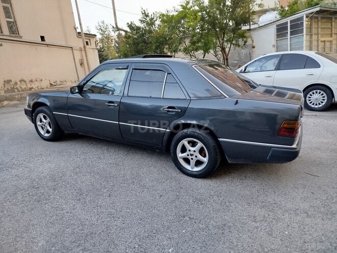 Mercedes E 250 1992, 359,186 km - 2.5 l - Bakı