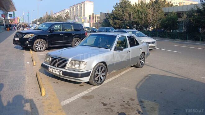 Mercedes E 220 1993, 54,685 km - 2.2 л - Sumqayıt