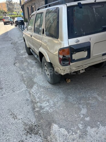 Nissan Pathfinder 1999, 254,368 km - 3.5 l - Bakı