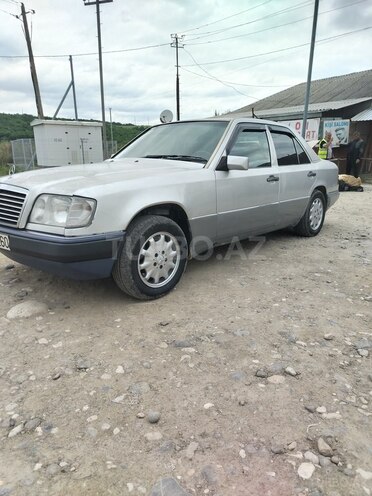 Mercedes E 260 1992, 521,236 km - 2.6 l - Quba