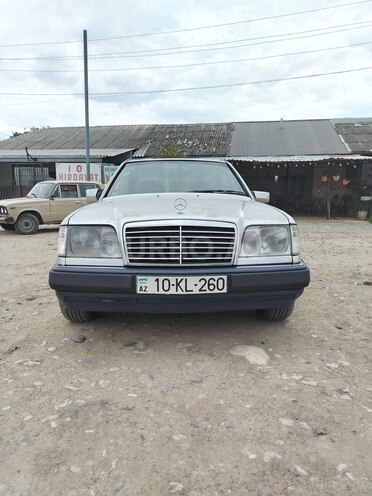 Mercedes E 260 1992, 521,236 km - 2.6 l - Quba