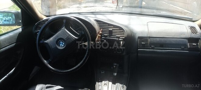 BMW 320 1995, 400,000 km - 2.0 l - Salyan