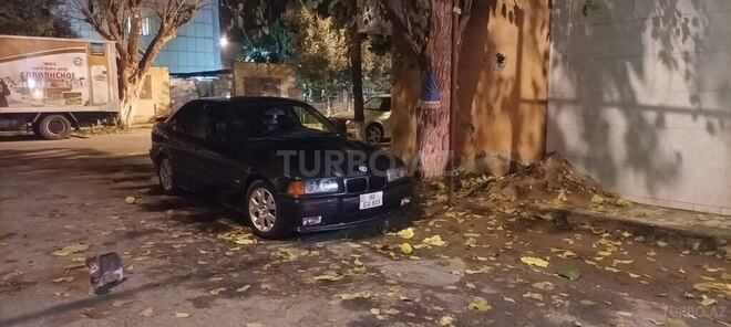 BMW 320 1995, 400,000 km - 2.0 l - Salyan