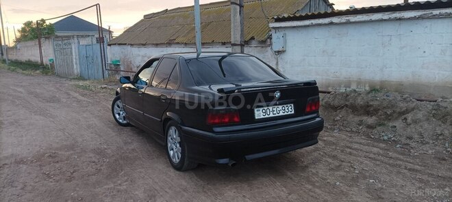 BMW 320 1995, 400,000 km - 2.0 l - Salyan