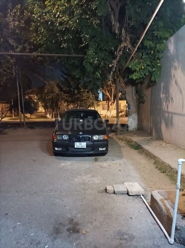 BMW 320 1995, 400,000 km - 2.0 l - Salyan