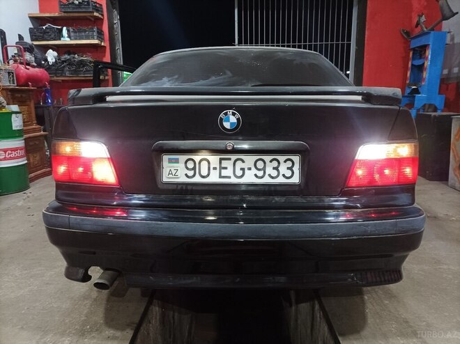 BMW 320 1995, 400,000 km - 2.0 l - Salyan