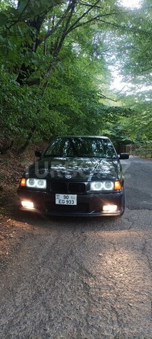 BMW 320 1995, 400,000 km - 2.0 l - Salyan