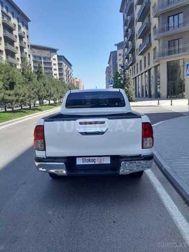 Toyota Hilux-2