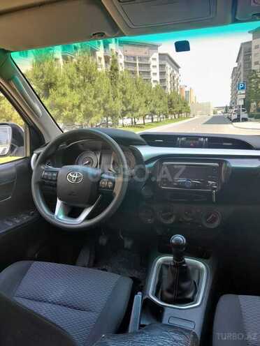 Toyota Hilux-8