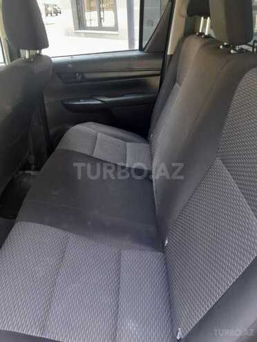 Toyota Hilux-9
